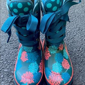 Big girls rain boots size 13.